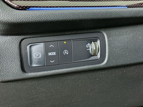 Used 2025 Chevrolet Traverse RS image 11