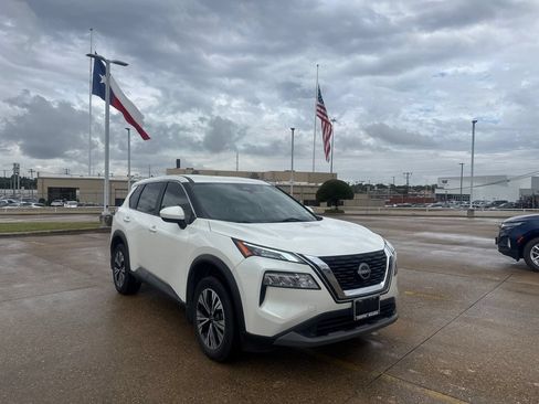 Used 2023 Nissan Rogue SV FWD image 1