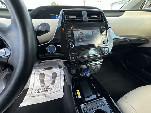 Used 2020 Toyota Prius XLE w/ Carpet Mat Package image 24