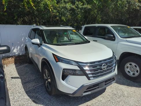 Certified 2024 Nissan Rogue SL w/ SL Premium Package AWD/4WD image 1