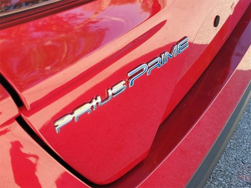 Used 2022 Toyota Prius Prime LE image 6