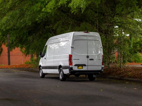 Used 2022 Mercedes-Benz Sprinter 2500 image 43