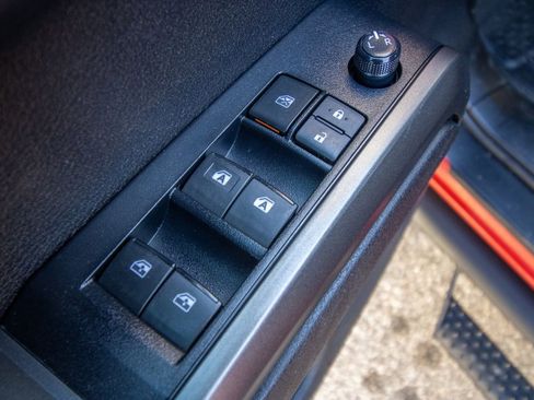 Used 2022 Toyota Tacoma TRD Off-Road image 11