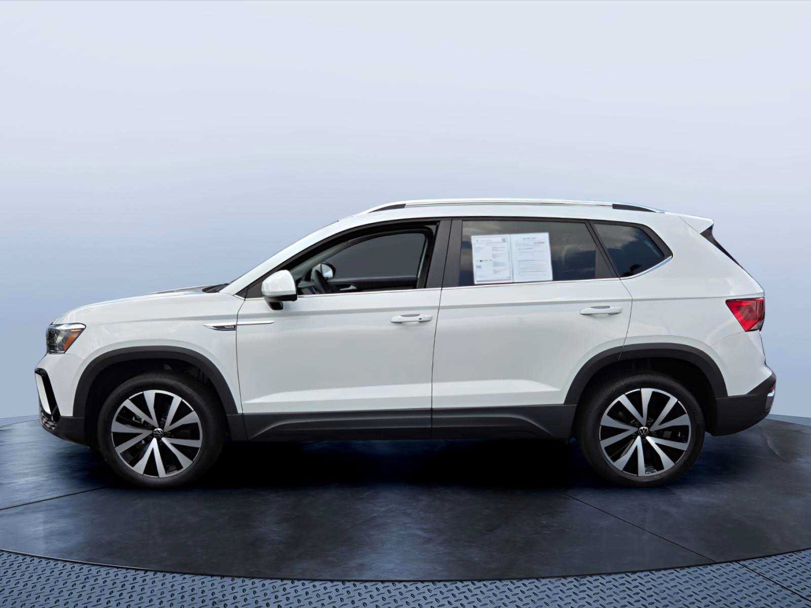 Used 2023 Volkswagen Taos SE FWD image 3