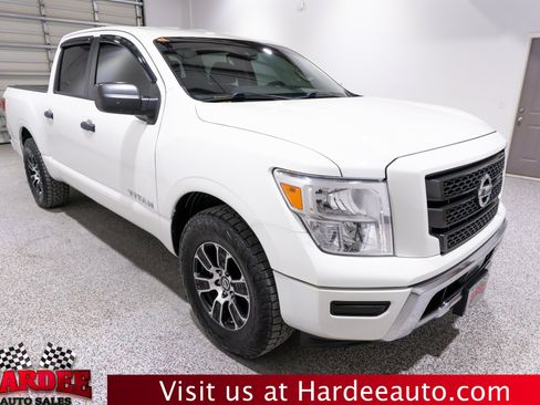 Used 2022 Nissan Titan SV RWD image 6
