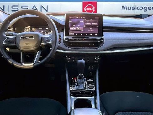 Used 2023 Jeep Compass Sport image 7