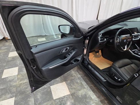 Used 2019 BMW 330i xDrive Sedan w/ Convenience Package image 9