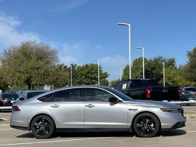 Used 2025 Honda Accord Sport image 3