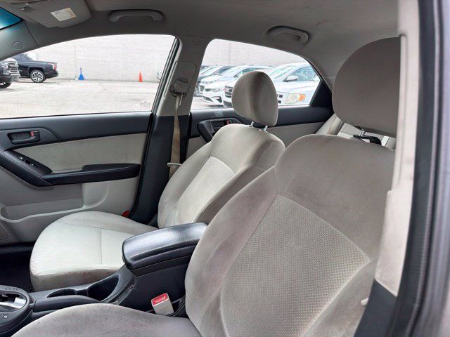 Used 2010 Kia Forte EX w/ Fuel Economy Pkg FWD image 9