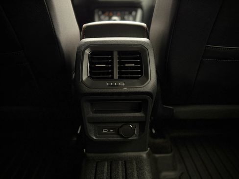Used 2024 Volkswagen Tiguan SE AWD/4WD image 18