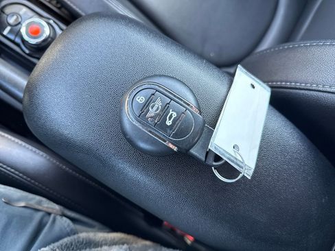 Used 2019 MINI Cooper S w/ Signature Upholstery Package image 27