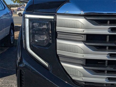 Used 2022 GMC Sierra 1500 SLE image 6