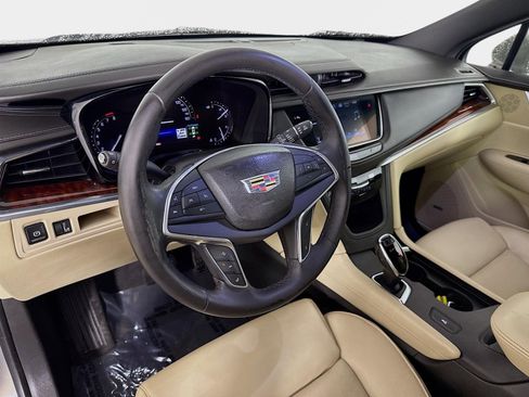 Used 2017 Cadillac XT5 Luxury w/ Driver Awareness Package image 10