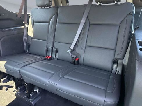 Used 2025 Chevrolet Suburban Z71 AWD/4WD image 15