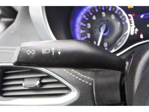 Used 2018 Chrysler Pacifica Limited w/ Advanced Safetytec Group image 17