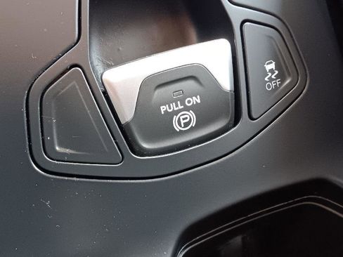 Used 2019 Jeep Renegade Sport image 19