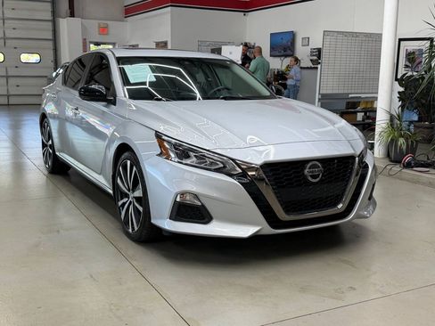 Used 2021 Nissan Altima 2.5 SR w/ SR Premium Package FWD image 1