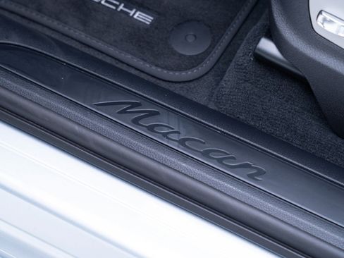 Certified 2026 Porsche Macan image 14
