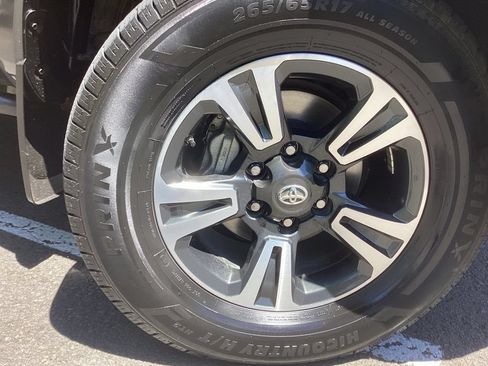 Used 2019 Toyota Tacoma TRD Sport w/ Technology Package AWD/4WD image 6