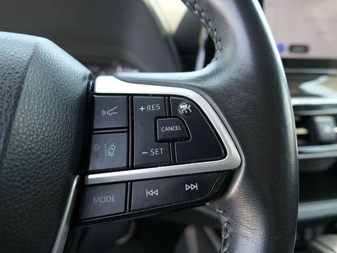 Used 2024 Toyota Highlander LE FWD image 12