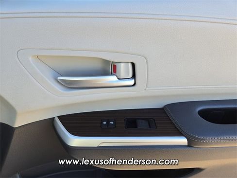 Used 2022 Toyota Sienna XLE image 19