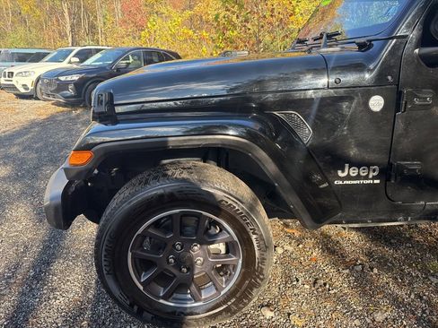 Used 2023 Jeep Gladiator Overland image 6