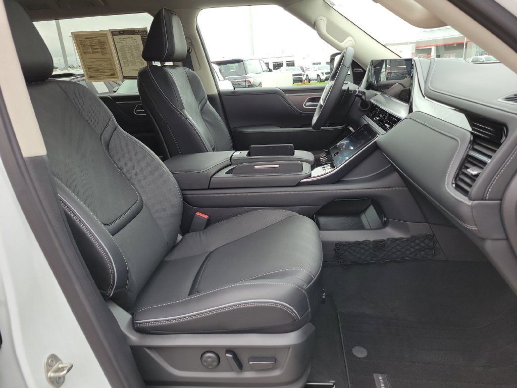 Certified 2026 INFINITI QX80 Luxe w/ Cargo Package AWD/4WD image 31