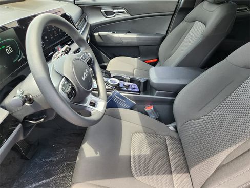 New 2025 Kia Sportage LX image 11