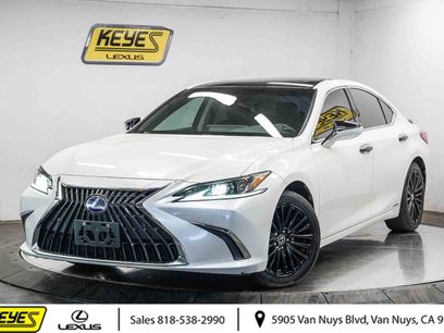 Used 2022 Lexus ES 300h w/ Premium Package