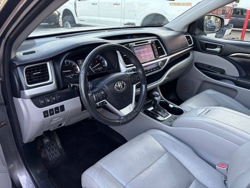Used 2015 Toyota Highlander Limited Platinum AWD/4WD image 17