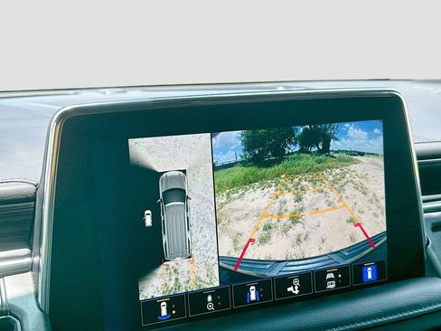 Used 2023 Chevrolet Suburban Z71 w/ Z71 Off-Road Package AWD/4WD image 18