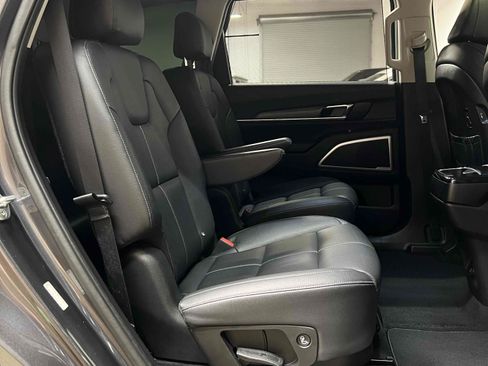 Used 2022 Kia Telluride EX w/ EX Premium Package FWD image 36
