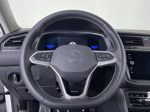 Used 2023 Volkswagen Tiguan SE AWD/4WD image 14