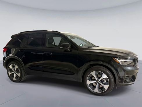 Used 2026 Volvo XC40 B5 Plus w/ Protection Package Premier AWD/4WD image 2