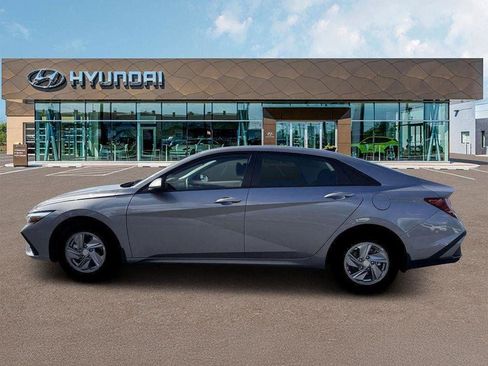 New 2026 Hyundai Elantra SE image 3