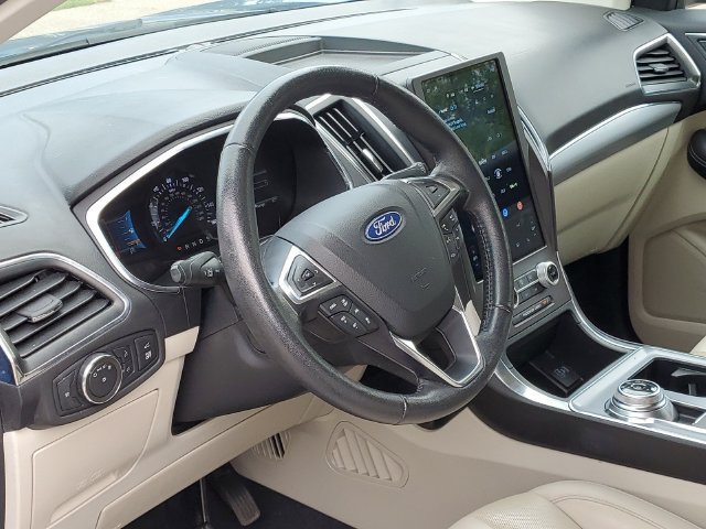 Used 2021 Ford Edge Titanium w/ Equipment Group 301A FWD image 7