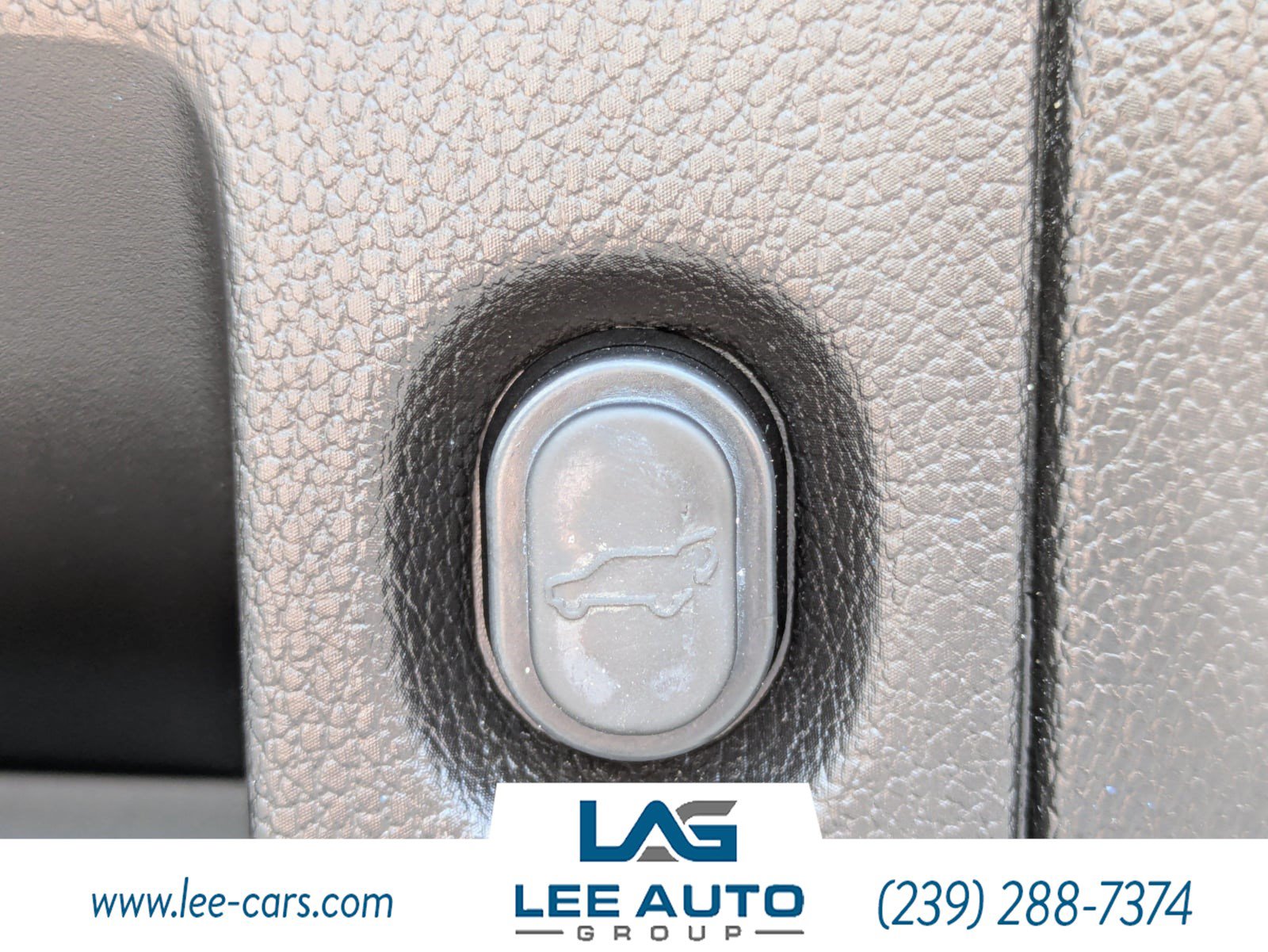 Used 2017 Cadillac Escalade Luxury w/ LPO, Radiant Package RWD image 11