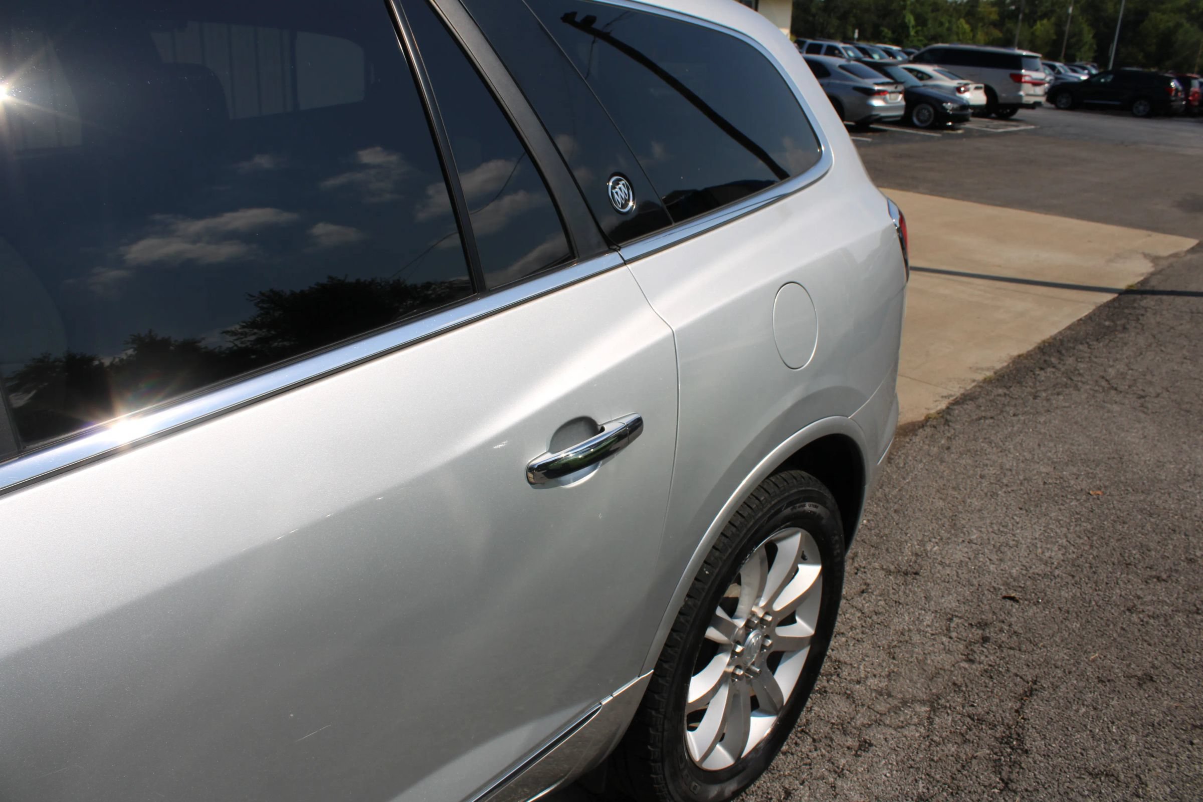 Used 2015 Buick Enclave Premium w/ Experience Buick Package FWD image 4