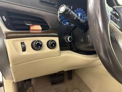 Used 2019 Cadillac Escalade Luxury AWD/4WD image 15