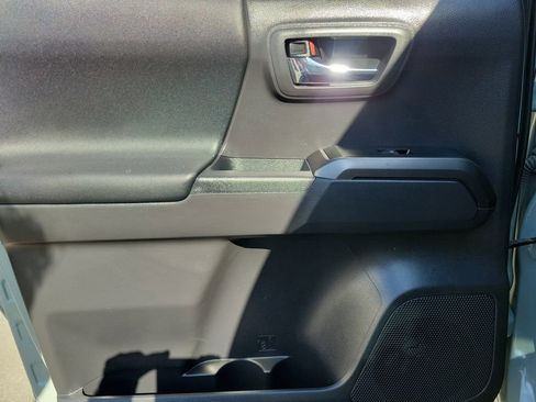 Used 2022 Toyota Tacoma TRD Off-Road w/ TRD Premium Off Road Package image 15