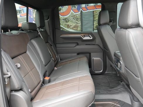 Used 2026 Chevrolet Silverado 1500 High Country w/ High Country Premium Package AWD/4WD image 16