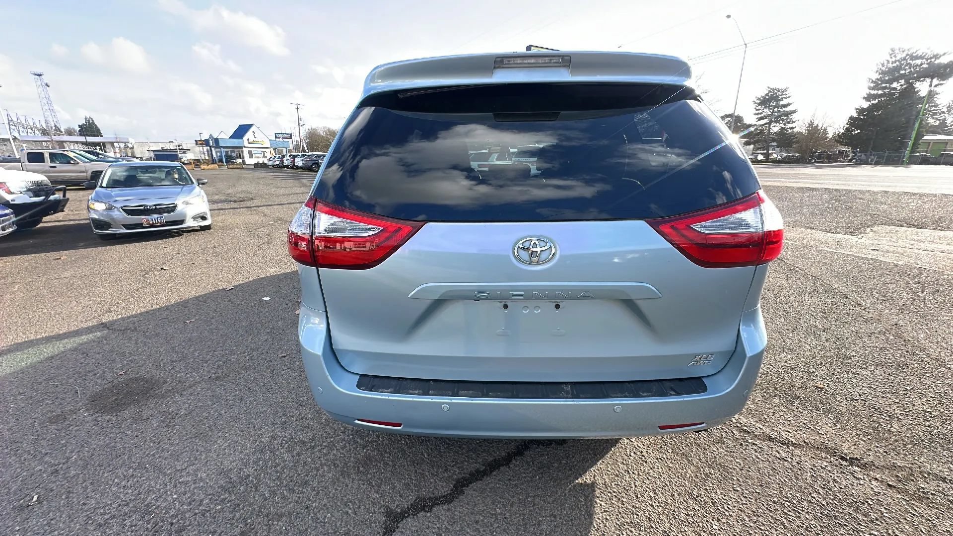 Used 2017 Toyota Sienna XLE Premium AWD/4WD image 4