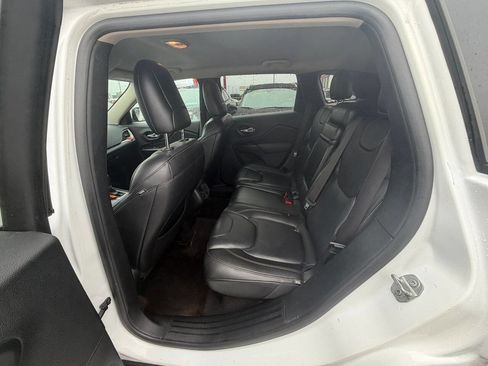 Used 2017 Jeep Cherokee Limited image 12