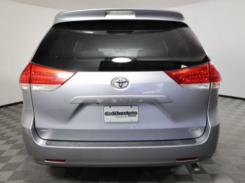 Used 2011 Toyota Sienna XLE FWD image 3