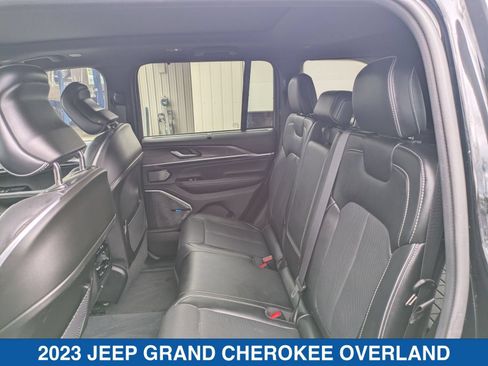 Used 2023 Jeep Grand Cherokee Overland w/ Luxury Tech Group IV AWD/4WD image 31
