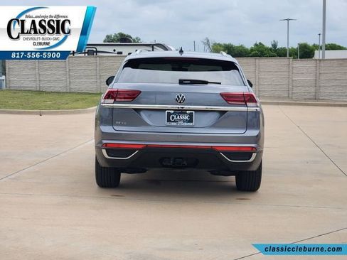 Used 2022 Volkswagen Atlas Cross Sport SE w/ Panoramic Sunroof Package FWD image 9