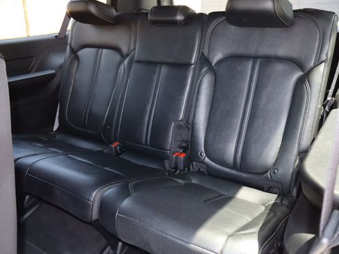 Used 2024 Jeep Wagoneer L Series II RWD image 6