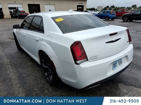 Used 2020 Chrysler 300 Touring w/ Sport Appearance Package RWD image 2