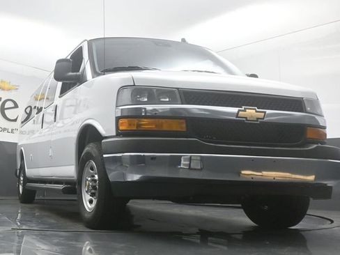 New 2025 Chevrolet Express 3500 LT w/ LT Preferred Equipment Group RWD image 3