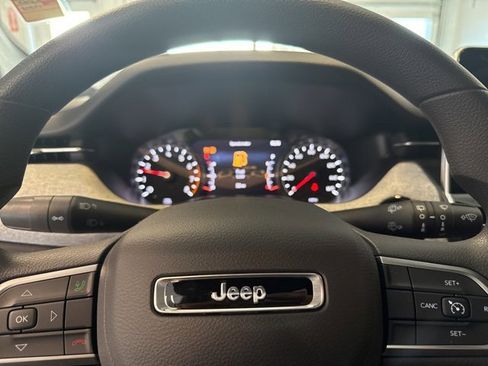 Used 2025 Jeep Compass Sport w/ Mopar Graphics Package image 24